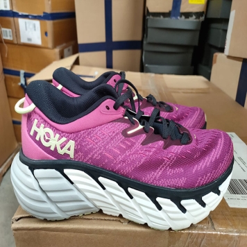 پکیج میکس کفش مردانه و زنانه برند فرانسوی هوکا