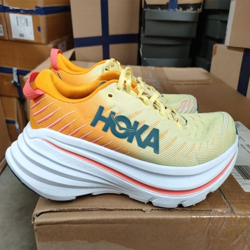 پکیج میکس کفش مردانه و زنانه برند فرانسوی هوکا